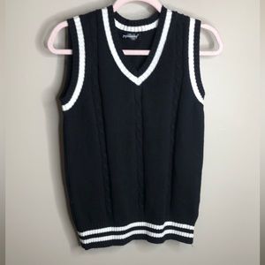 Yujianxiong sweater vest no size tag Size comparable to Medium/ Large in woman’s